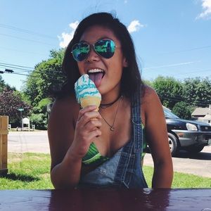 Meet your Posher, Hayley